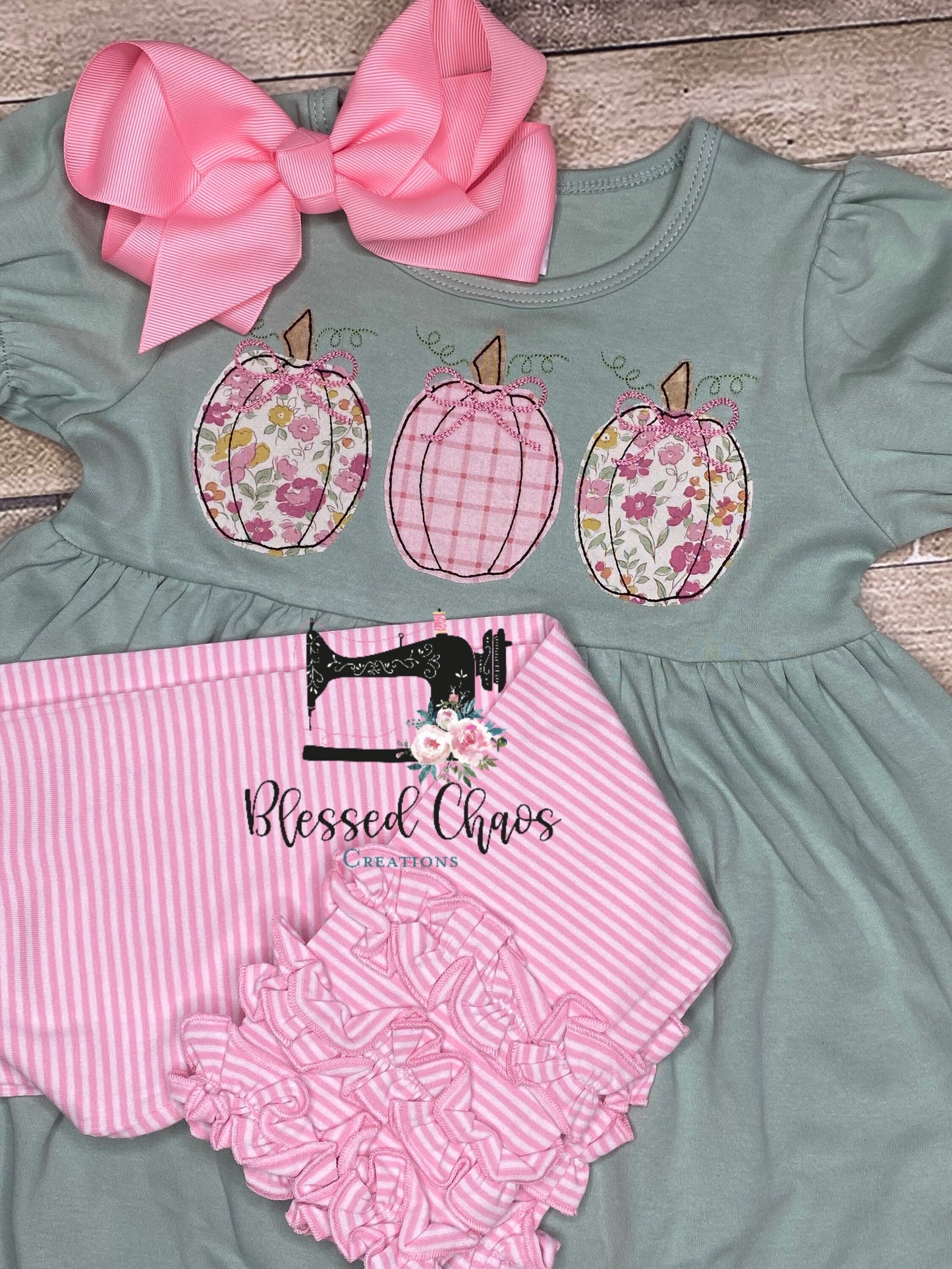 Girls Personalized Pumpkin Outfit, Girls Fall Shirt, Girls Pumpkin Tunic, Hello Fall Outfit, Sage Tunic with Matching Leggings, Autumn Tunic